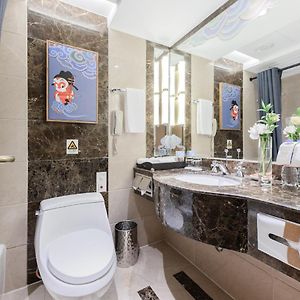 1 King Bed One Bedroom Suite Kids Theme